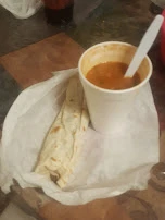 Un Taco de Bistec Y Frijoles Charros